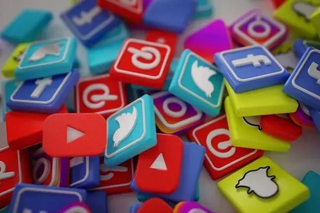 sosial media peran, pengaruh, dan manfaat dalam era digital