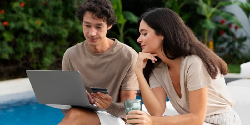 Airbnb vs Website Villa Sendiri: Perbandingan Jujur untuk Pemilik Properti di Bali