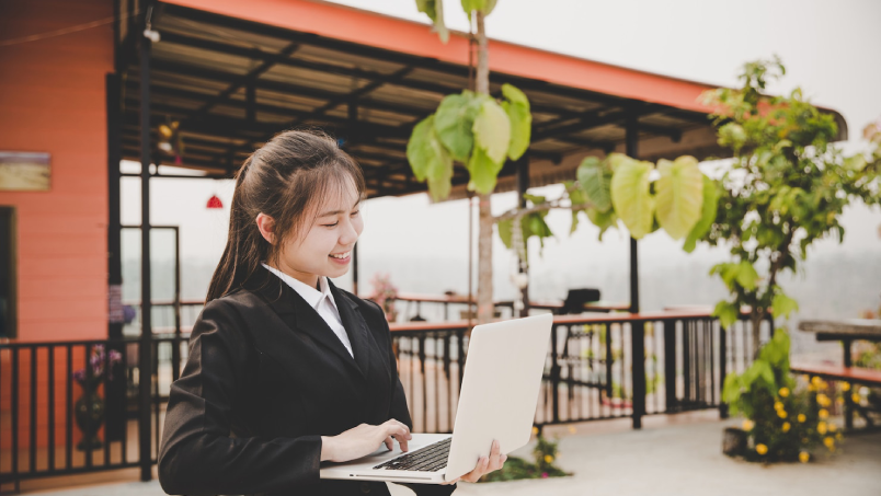 Case Study: Bali Boutique Hotel Reduces OTA Dependency from 82% to 51% in 14 Months Studi Kasus: Hotel Boutique Bali Berhasil Mengurangi Ketergantungan OTA